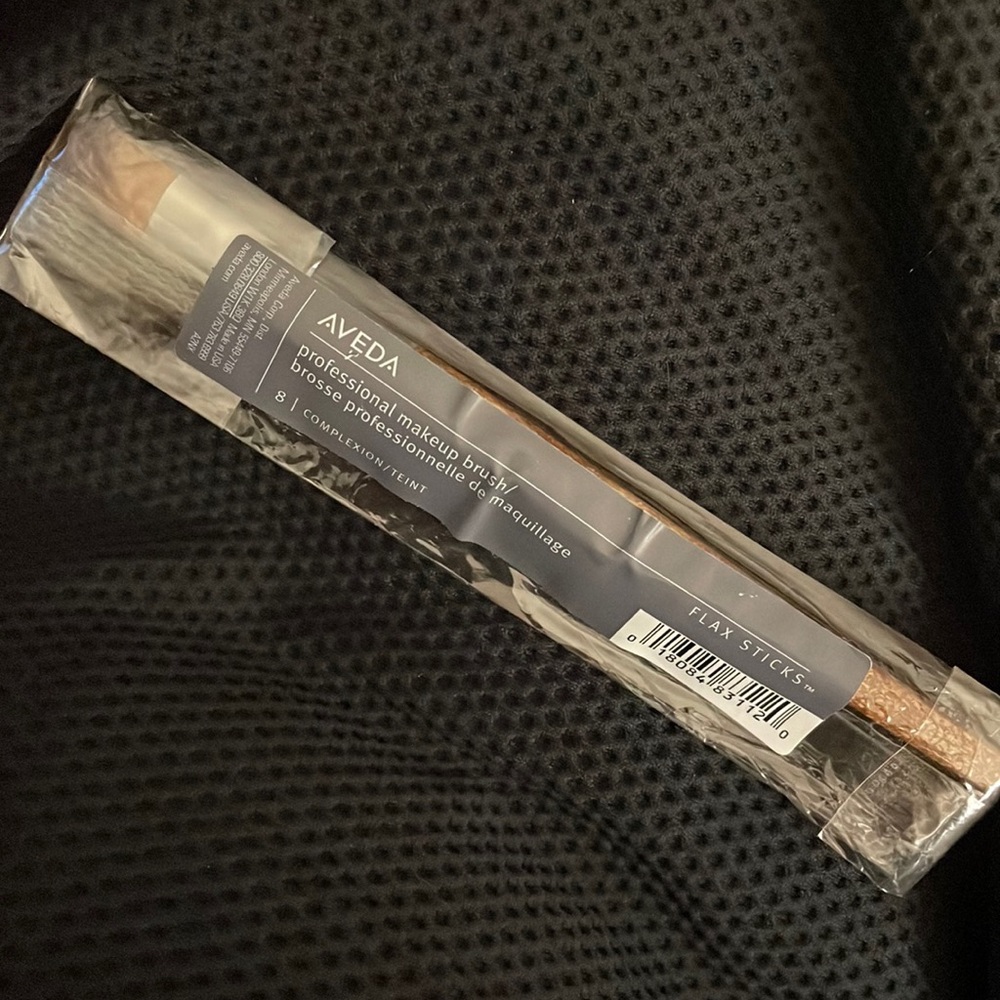 Aveda Flax Sticks make up brush #8 BRAND NEW!